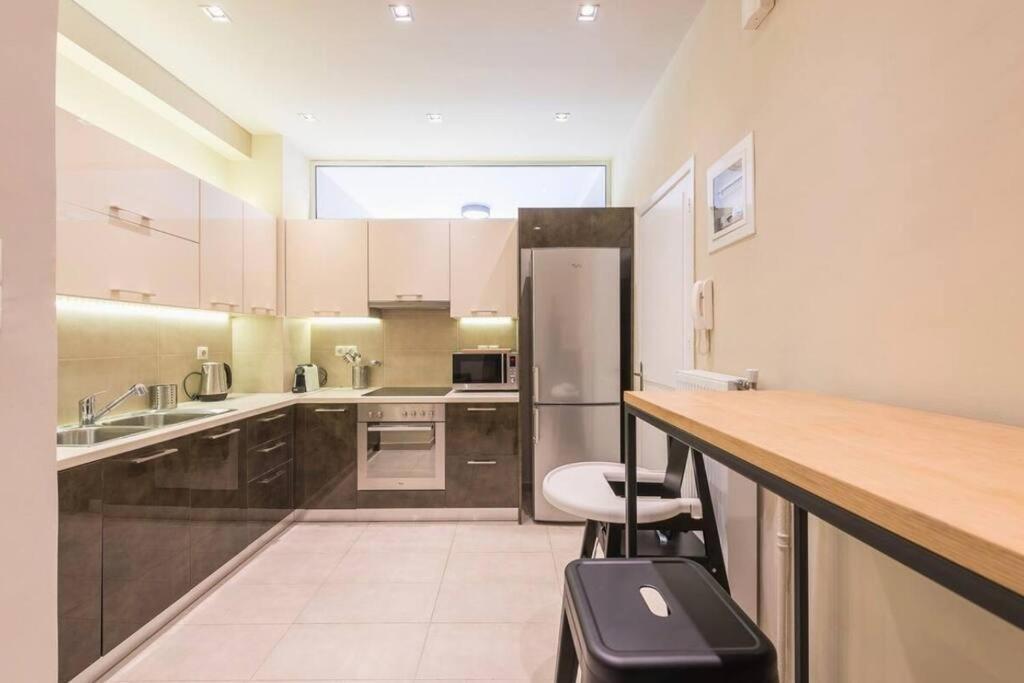 Syntagma H&B Apartment Atene Esterno foto